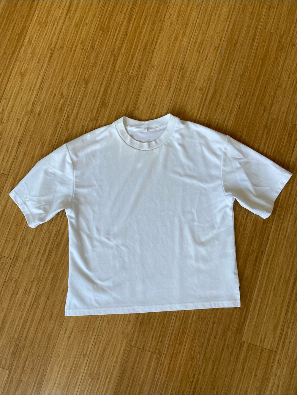 GU Unisex White Short-Sleeve Crewneck Tee